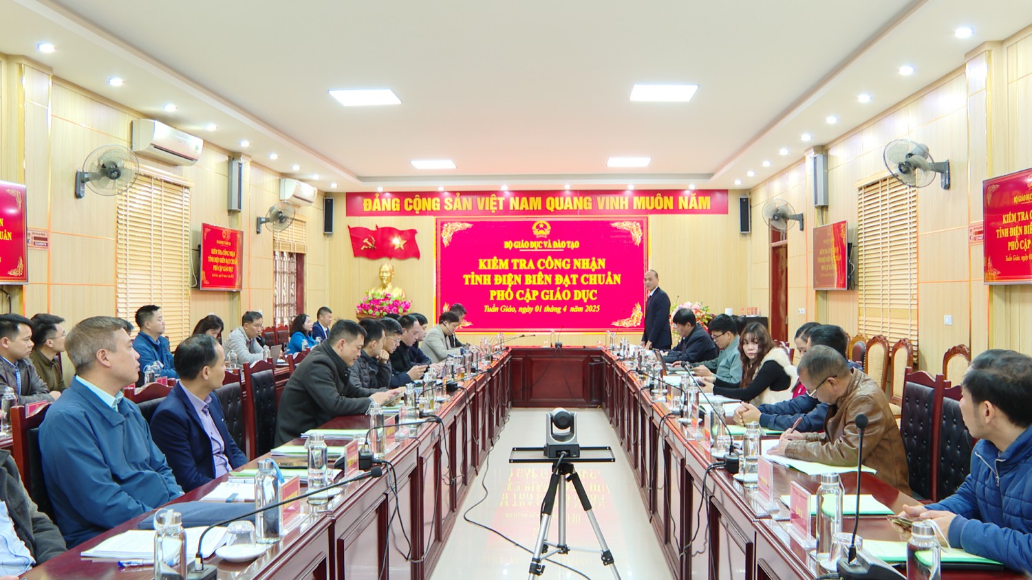 Kiểm tra công nhận tỉnh Điện Biên đạt chuẩn Phổ cập giáo dục tại huyện Tuần Giáo và Tủa Chùa